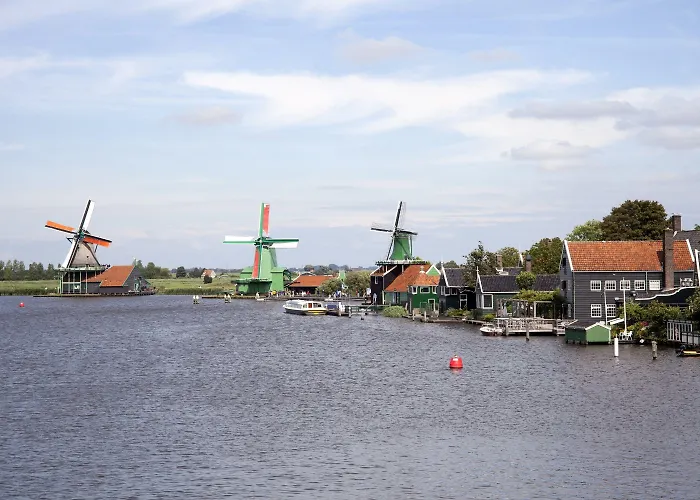 Easyhotel Amsterdam 2*