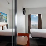 Easyhotel Amsterdam Hotel 2*