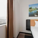 Easyhotel Amsterdam 2*