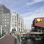 Easyhotel Amsterdam 2*
