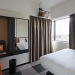 Easyhotel Amsterdam 2*