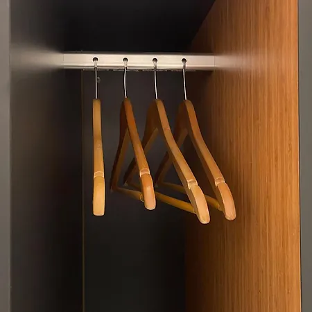 Easyhotel Amsterdam 2*