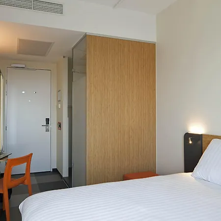 Easyhotel Amsterdam Hotel