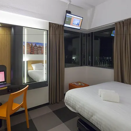 Hotel Easyhotel Amsterdam 2*