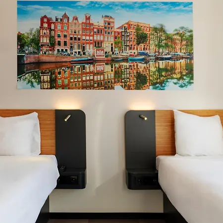 Hotel Easyhotel Amsterdam 2*
