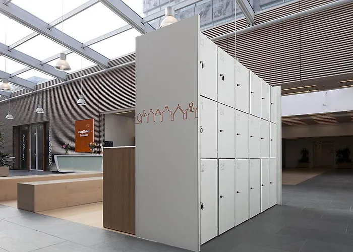 Easyhotel Amsterdam 2* זנדאם